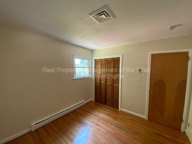 Building Photo - 926 Hilltop Blvd