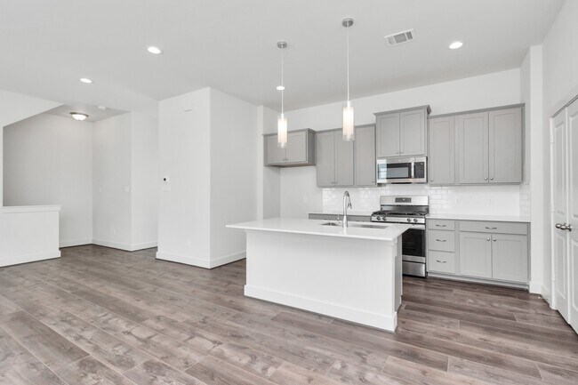 Building Photo - 2011 Bauer Dr