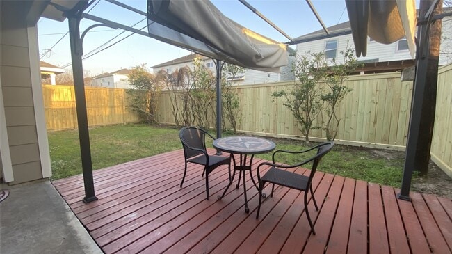 Building Photo - 6057 Yale St