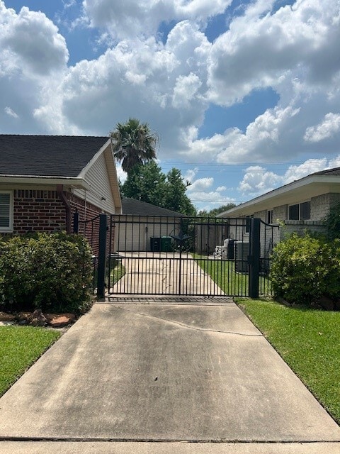 Building Photo - 5607 Braesvalley Dr