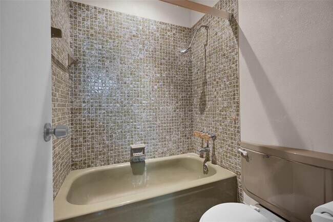 Building Photo - 4850 SW 63rd Terrace