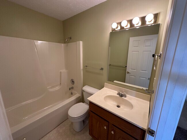 Building Photo - 505 Harriet Ct