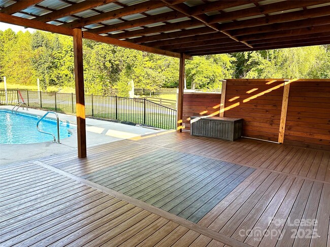 Building Photo - 2054 Hickory Hills Dr