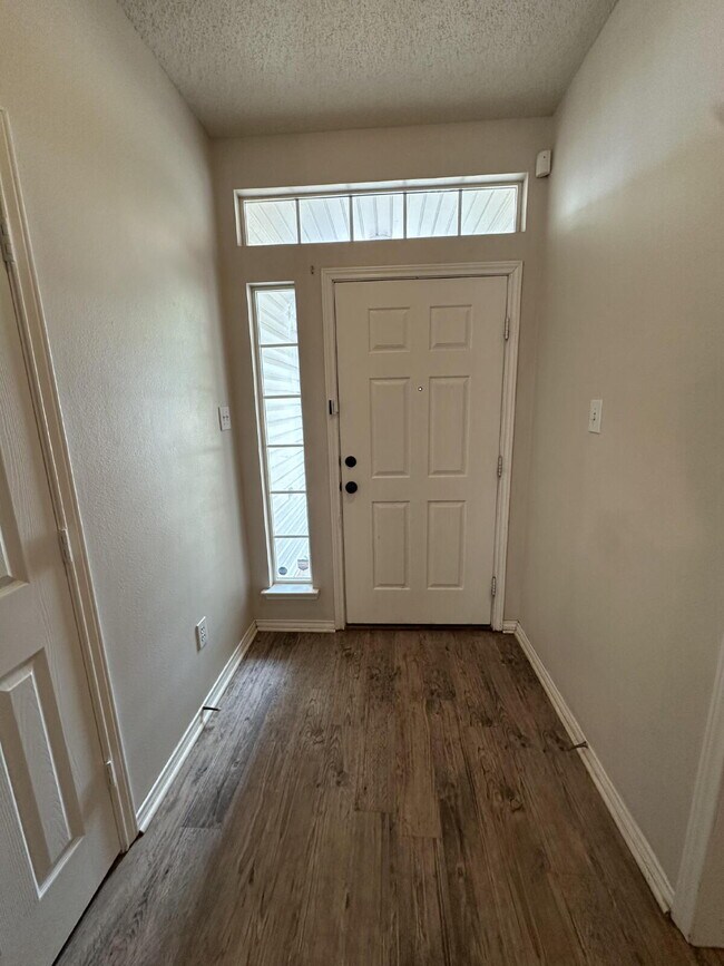 Building Photo - Charming North Lubbock Home with Spacious ...