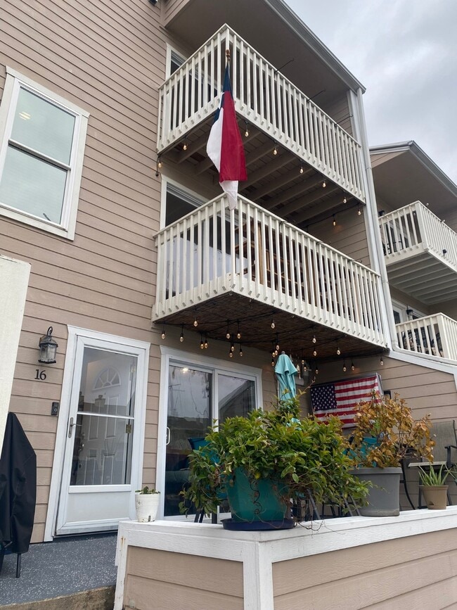 Building Photo - 16 Mariner Village Dr