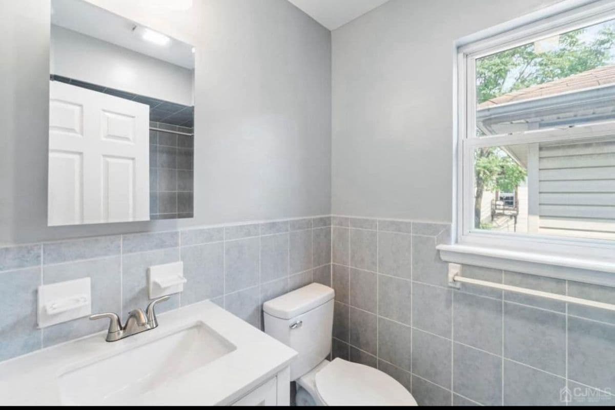 Building Photo - 309 Court St