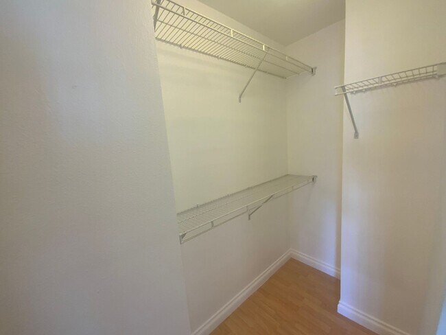 Building Photo - Newly Remodeled Puyallup Gem - Modern Comf...