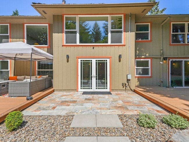 Building Photo - 5530 SW Logan Ct