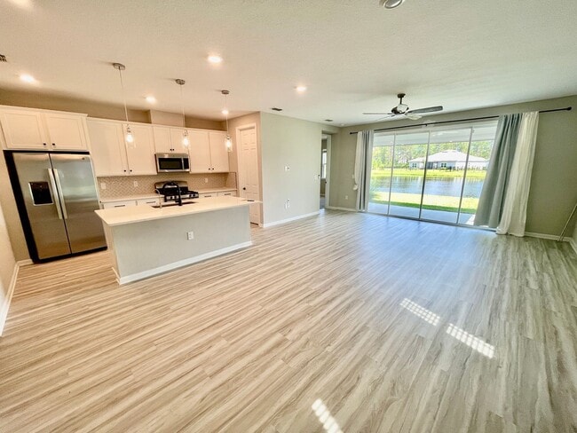 Building Photo - 75920 Saffron Ln