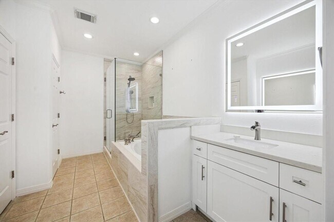 Building Photo - 2842 Briarhurst Park
