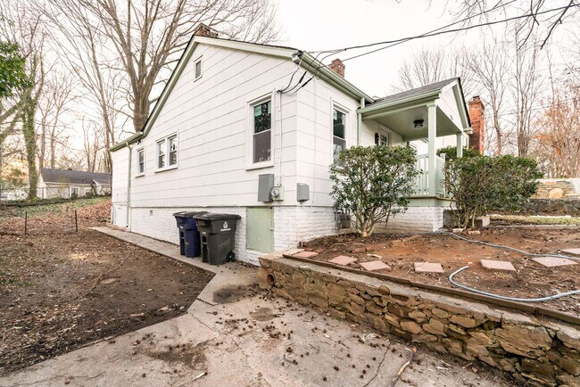 Building Photo - BRAND NEW RENOVATED HOME!