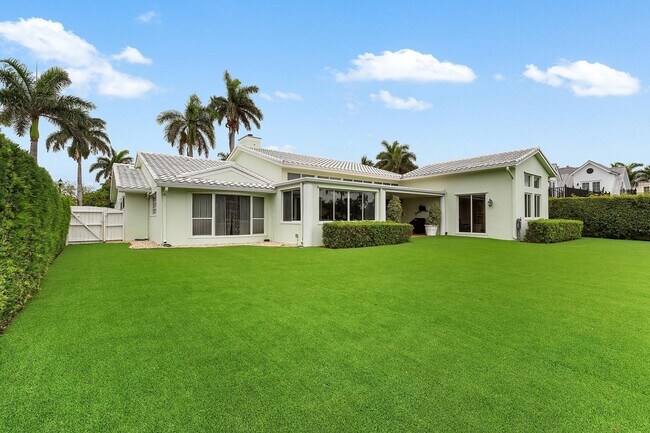 Building Photo - 1356 Thatch Palm Dr