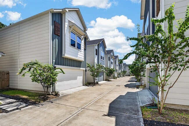 Building Photo - 778 W Tidwell Road #C C