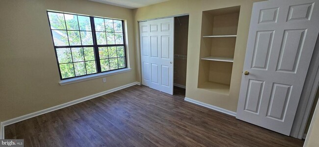 Building Photo - 1625 Carriage House Terrace