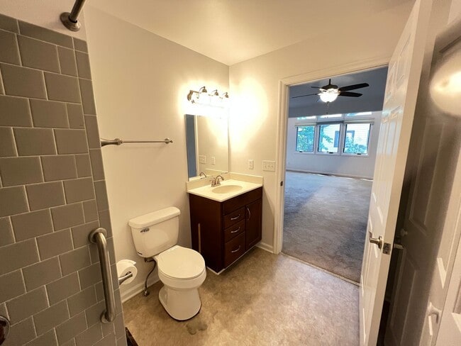 Building Photo - Branchlands Condo