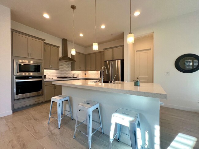 Building Photo - Immaculate 3 Bedroom Furnished Smart Home ...