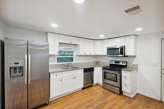 Building Photo - 20031 Oakdale Ave