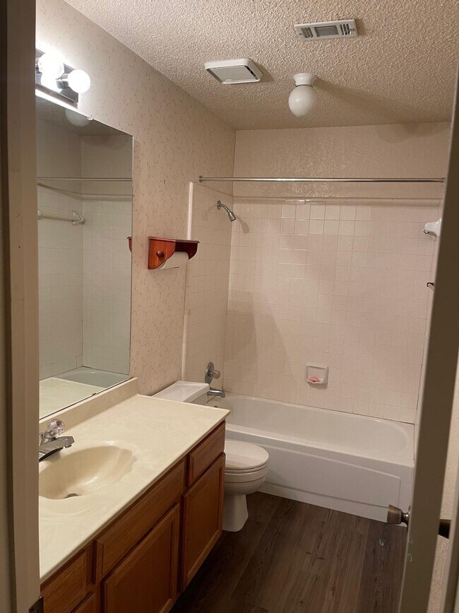 Building Photo - 3108 Creekwood Ln