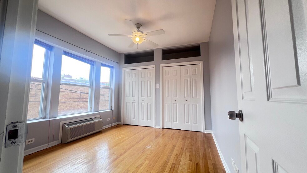Bedroom - 845 W Belle Plaine Ave