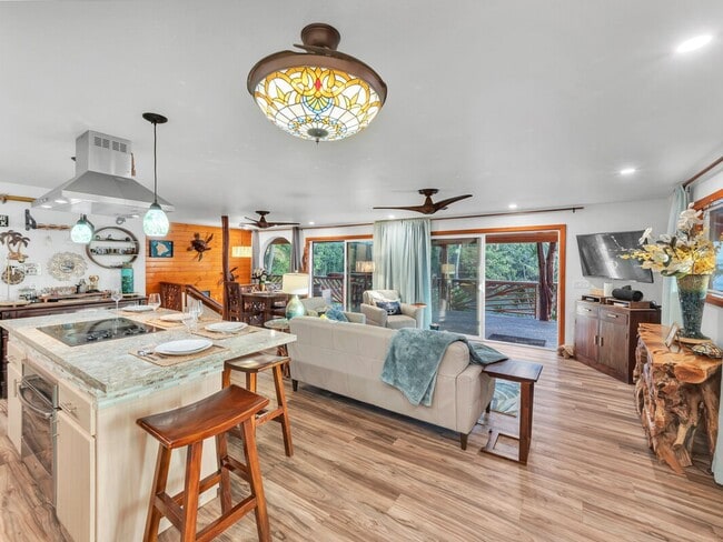 Building Photo - Oceanfront Estate: The Honolii Hale