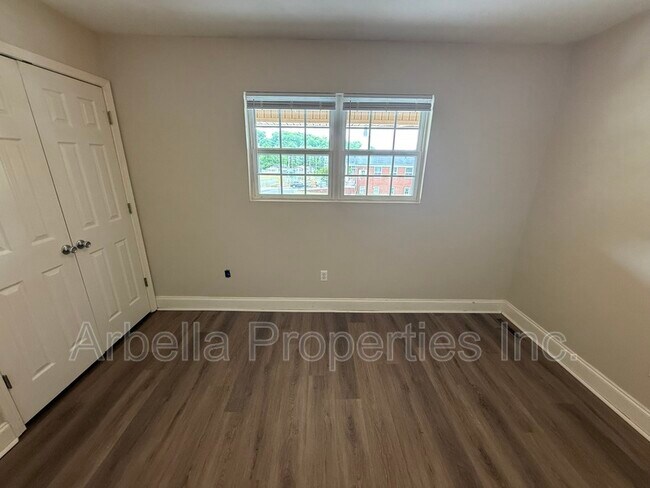 Building Photo - 133 Walker St