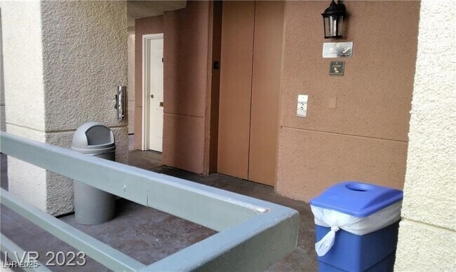Building Photo - 270 E Flamingo Rd
