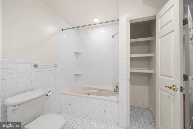 Building Photo - 48 N Front St