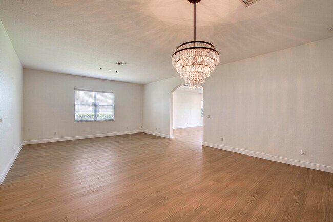 Building Photo - 172 Manor Cir