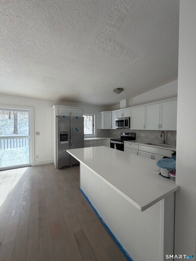 Building Photo - 410 Old Tolland Turnpike