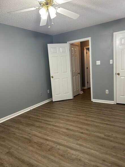 Building Photo - 308 Rose Dr
