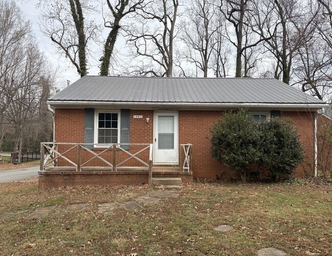 Primary Photo - 3 Bedroom, 1 Bathroom House in High Point!