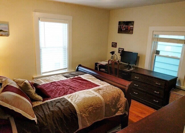 Building Photo - 25 Sawin St