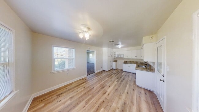 Building Photo - 3 bed 1.5 bath house + Studio Apt