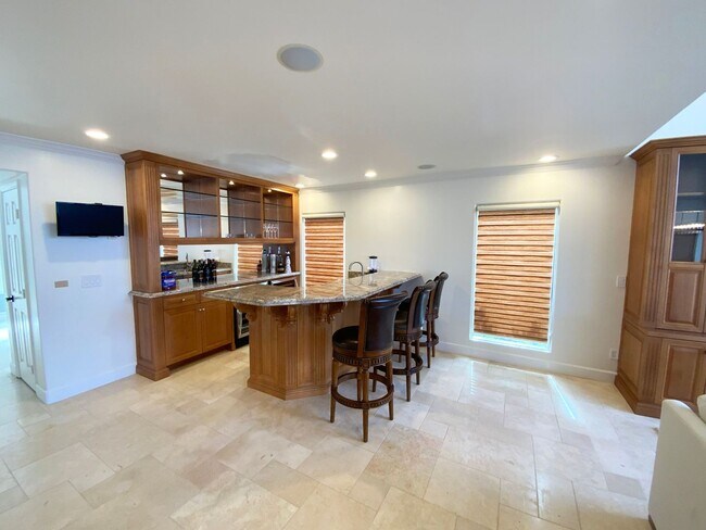 Building Photo - Vacation Home on the Channel Available July 15-Aug 15