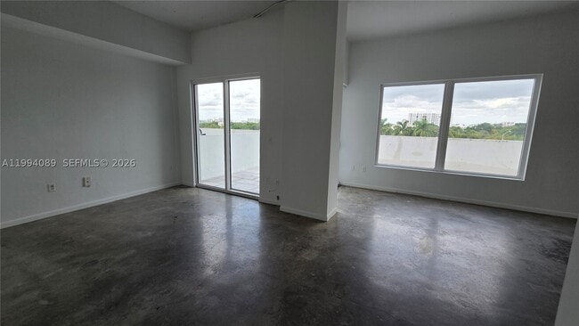 Building Photo - 10 SW South River Dr