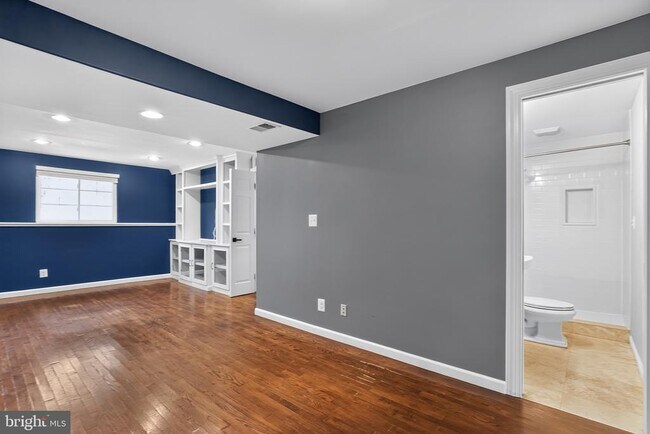Building Photo - 10820 Split Oak Ln