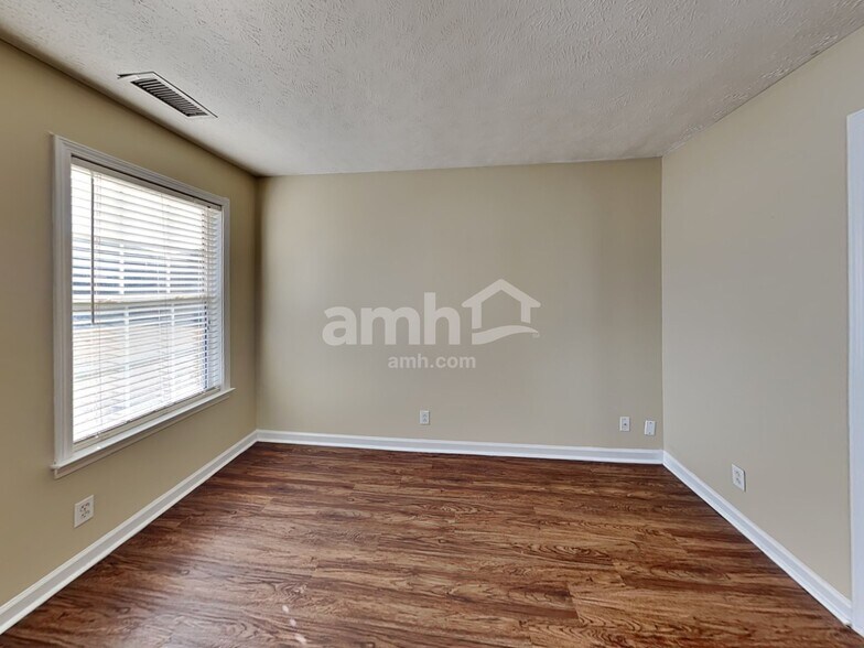 Building Photo - 803 Buckhaven Dr