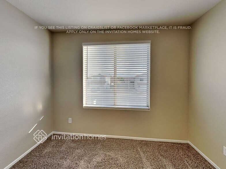 Building Photo - 3048 E Millbrae Ln