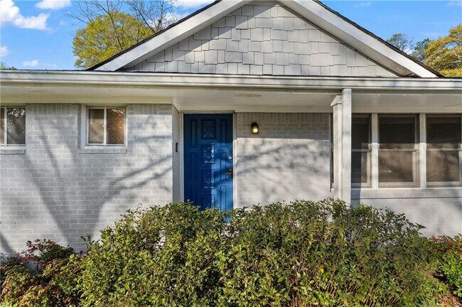 Building Photo - 2634 Birch St