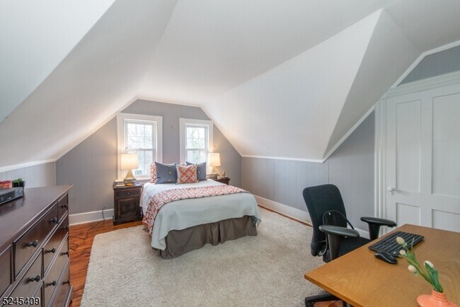 Building Photo - 121 Midland Ave