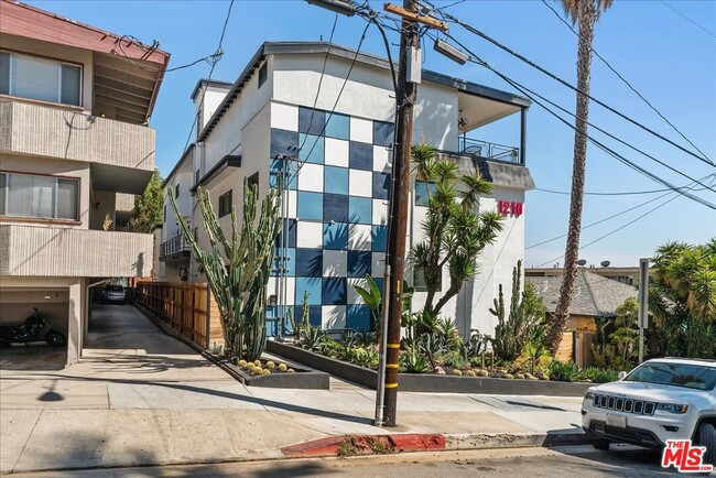 Building Photo - 1210 Larrabee St