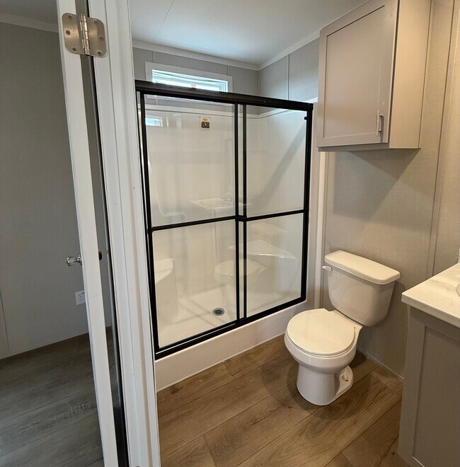 Building Photo - 10 River Rd