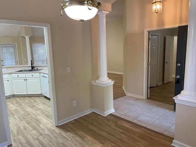Building Photo - 618 Ridge Park Dr