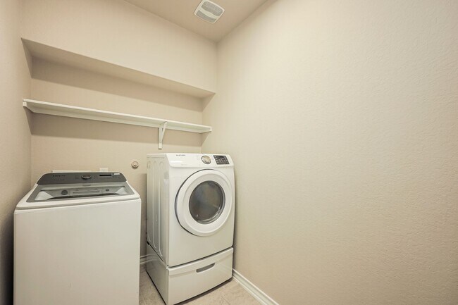 Building Photo - 5 BR/3.5BA | Newly Renovated Single Family Home | 1-Car Garage Parking | Fenced Backyard!