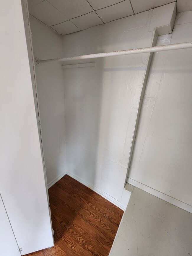 Building Photo - Spacious 3-Bedroom, 1-Bathroom Home AVAILABLE NOW!!