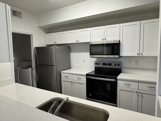 Building Photo - 5536 Metrowest Blvd