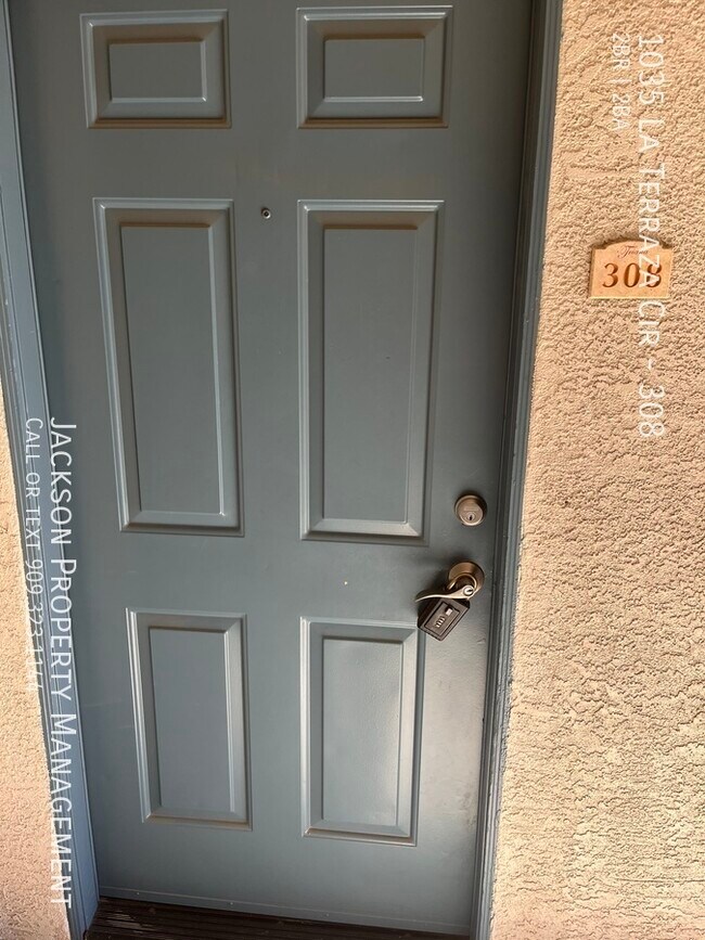 Building Photo - 1035 La Terraza Cir