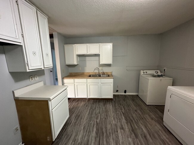Building Photo - 920 Timberline Dr