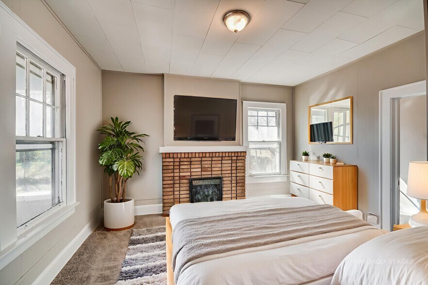 Building Photo - 916 Indiana St