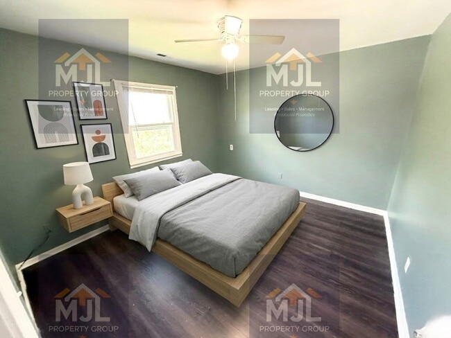 Building Photo - Spacious 3 Bedroom / 1 Bath Apartment in Sugar Creek *Ready Now*